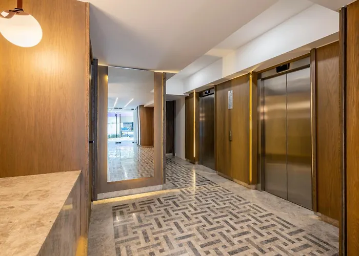 Myla Girasol Condesa Apartahotel 4*